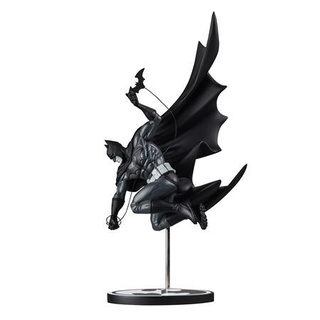 BATMAN BLACK & WHITE BY INHYUK LEE (1:10 SCALE) STATUE